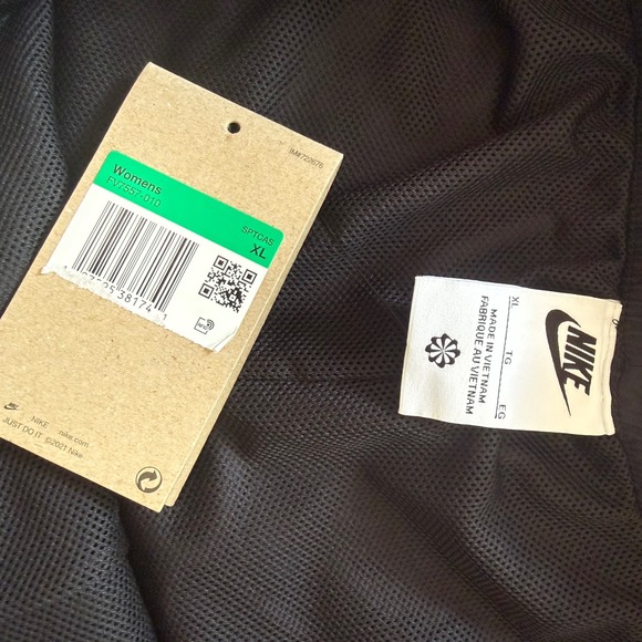 NWT Nike Mens Black Sportswear Woven Shorts Mid Rise 5 Inch Inseam FV7557-010 XL - Picture 5 of 5